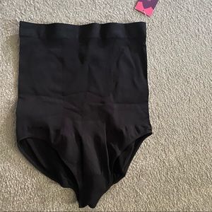 NWT Shapewear size 4X high waisted shaper panty. Fits like a 3X